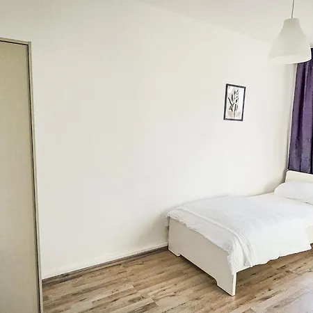 Bege Remote Base Apartment
