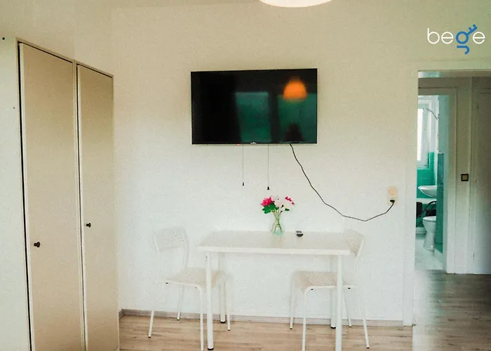 Bege Remote Base Lejlighed *